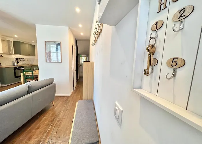 Villa Le St-hilaire, House In The Center With Patio With Parking Poitiers