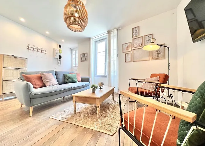 Le St-hilaire, House In The Center With Patio With Parking